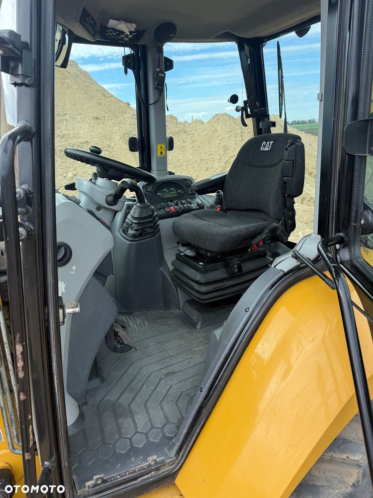Caterpillar 432F2 - 8