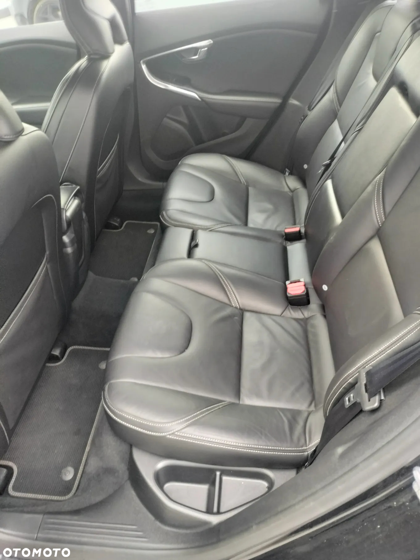 Volvo V40 D4 Drive-E R-Design Summum - 12