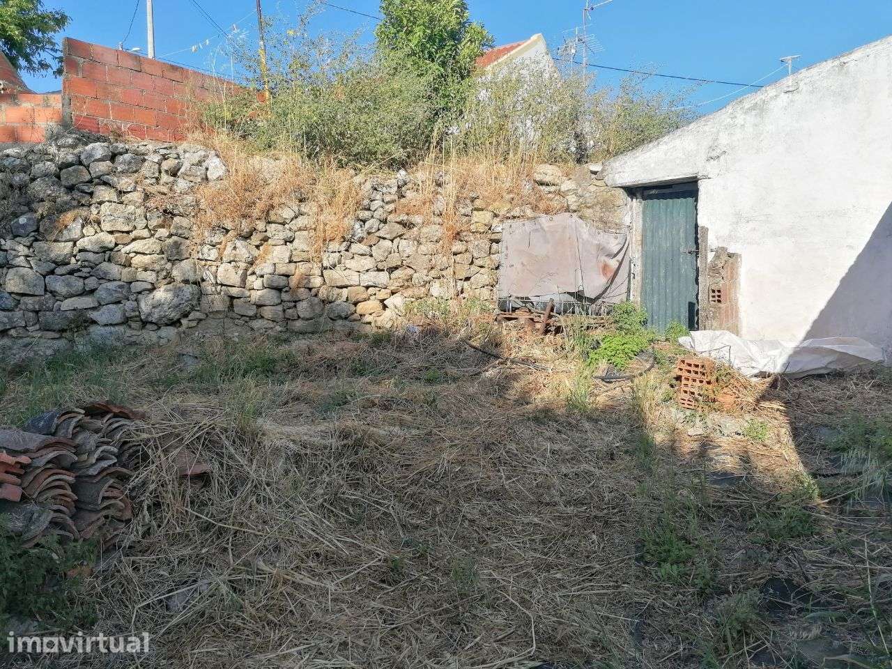 Moradia T2 isolada com garagem e terraço - Grande imagem: 2/17
