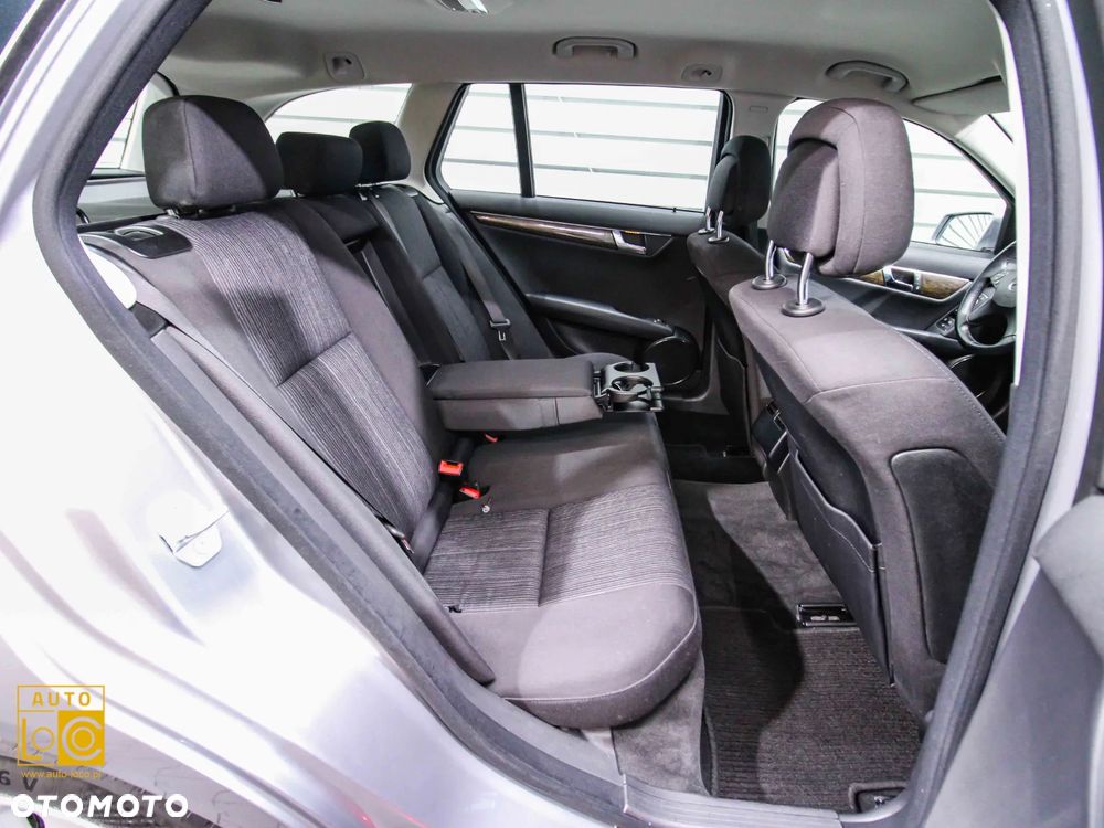 Mercedes-Benz Klasa C 180 CGI Automatik BlueEFFICIENCY Elegance - 11