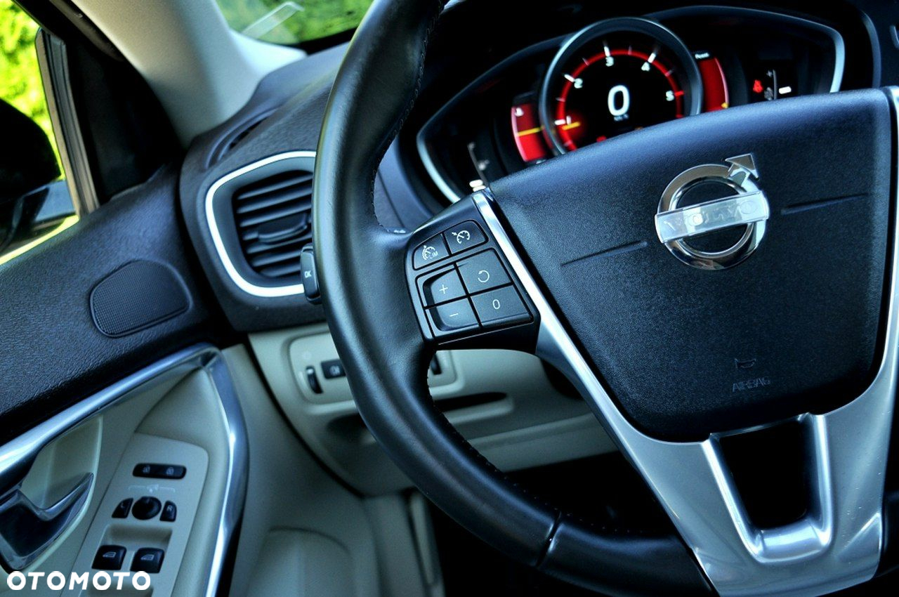 Volvo V40 Cross Country D2 Momentum - 11
