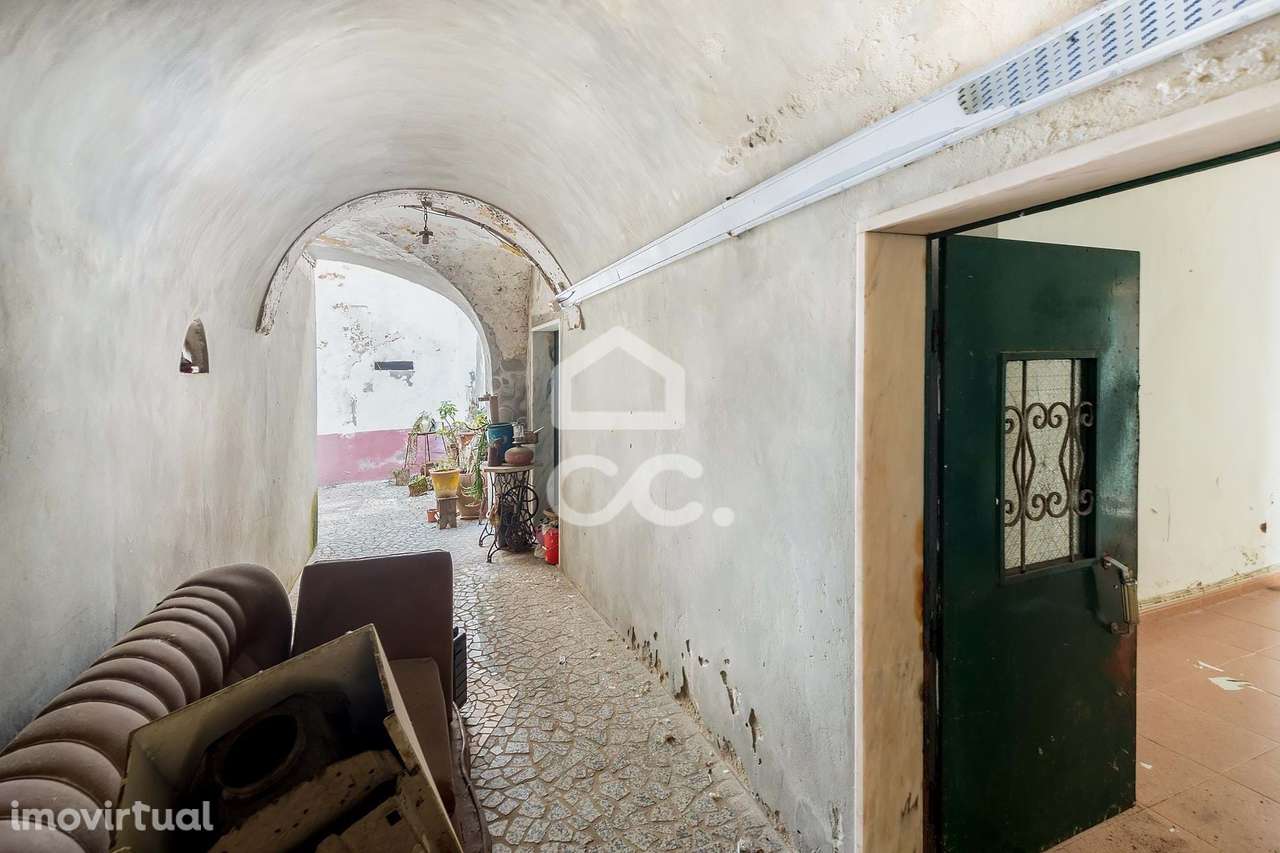 Apartamento T1 de Rés-do-Chão em Edifício Centenário Bifamiliar | Borb - Grande imagem: 2/21