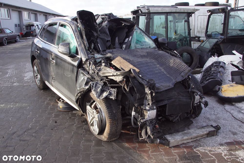 Auto na części - Audi Q5 II FY 2.0 TFSI 252 KM DAYB SUX LY9T 2018R Silnik Skrzynia Drzwi Klapa Zderzak Błotnik Lampa Szyba Klamka Lusterko Sterownik Moduł Czujnik Panel Kierownica - 8