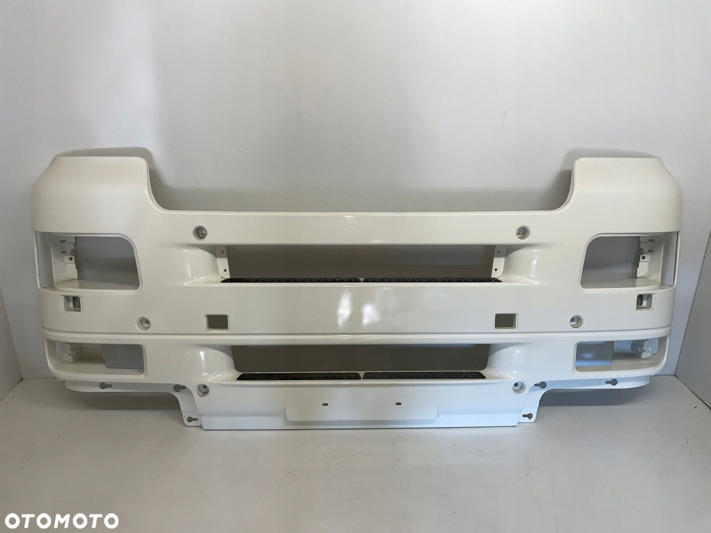 ZDERZAK MAN TGA SZEROKA KABINA KOLOR RAL 9010 - 1