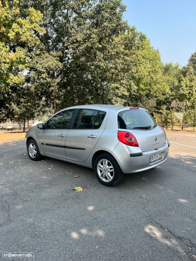 Renault Clio 1.2 16V Confort - 6