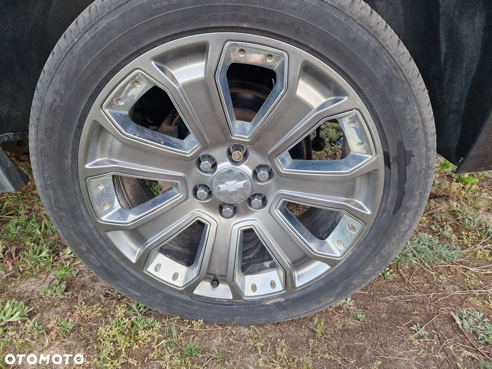 Chevrolet Suburban - 16