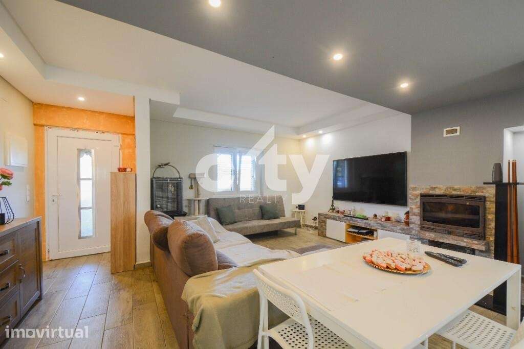 MORADIA T2 REMODELADA EM TERRENO 10.640m2 em ALMARGEM DO BISPO - Grande imagem: 3/34