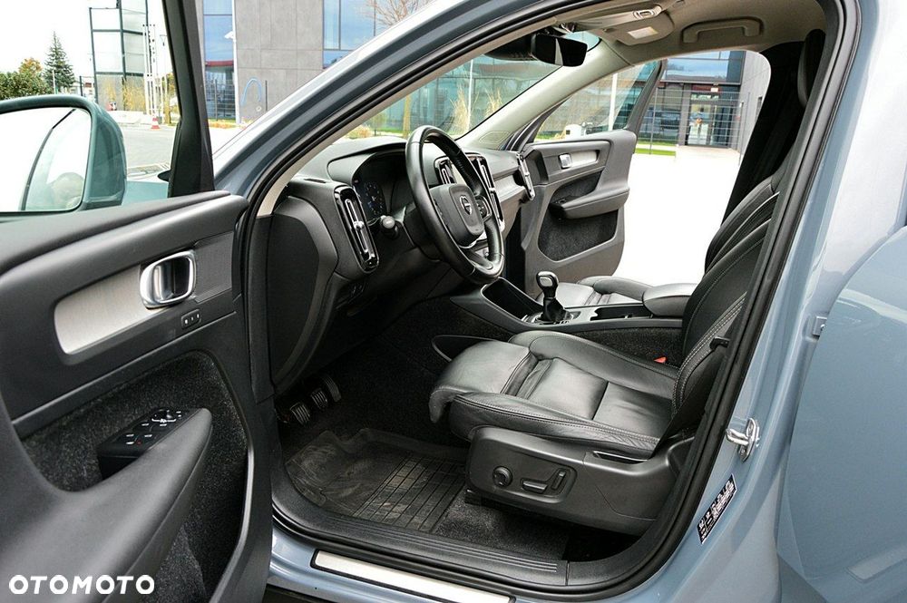 Volvo XC 40 T3 Momentum Pro - 25