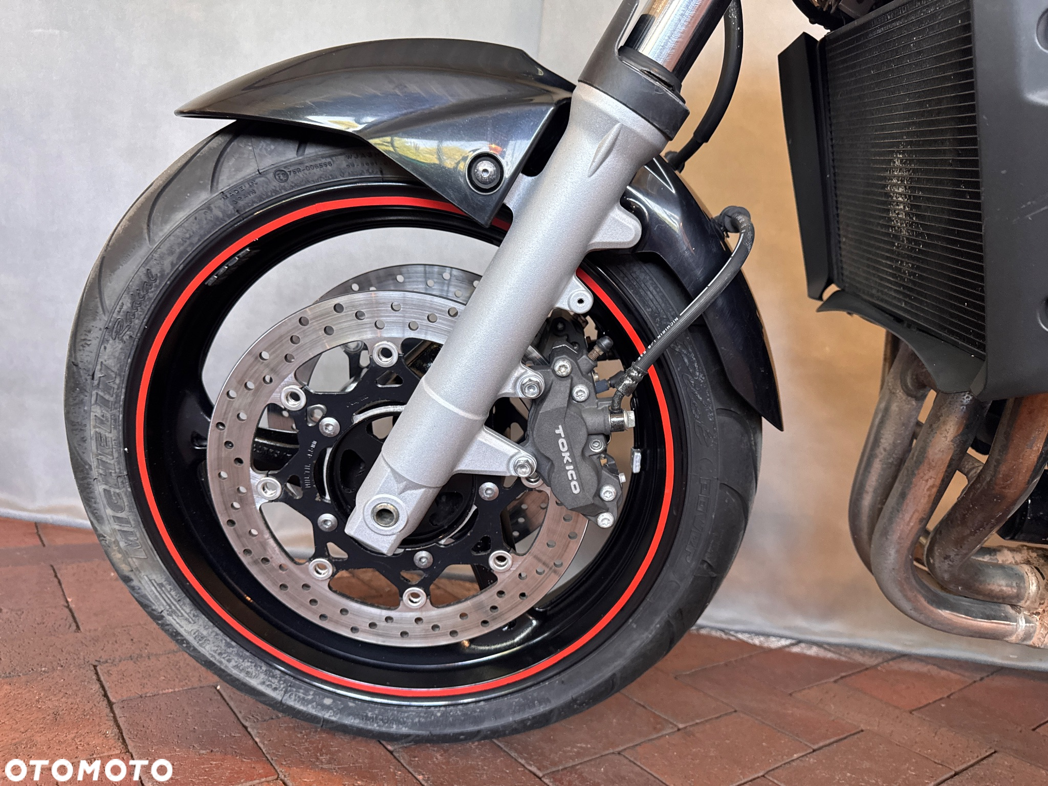 Suzuki GSR - 17