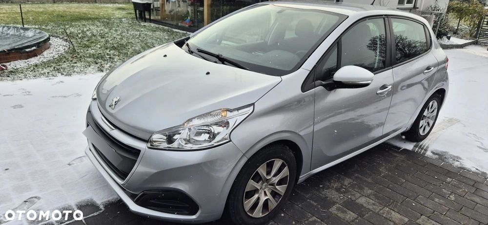 Peugeot 208 - 8