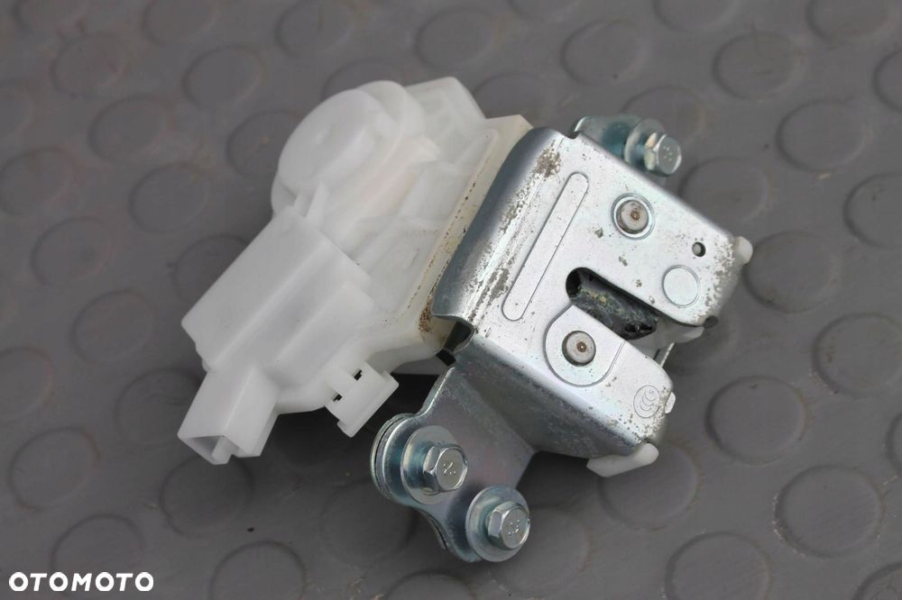 zamek klapy bagażnika tył mitsubishi eclipse cross 2017- - 1