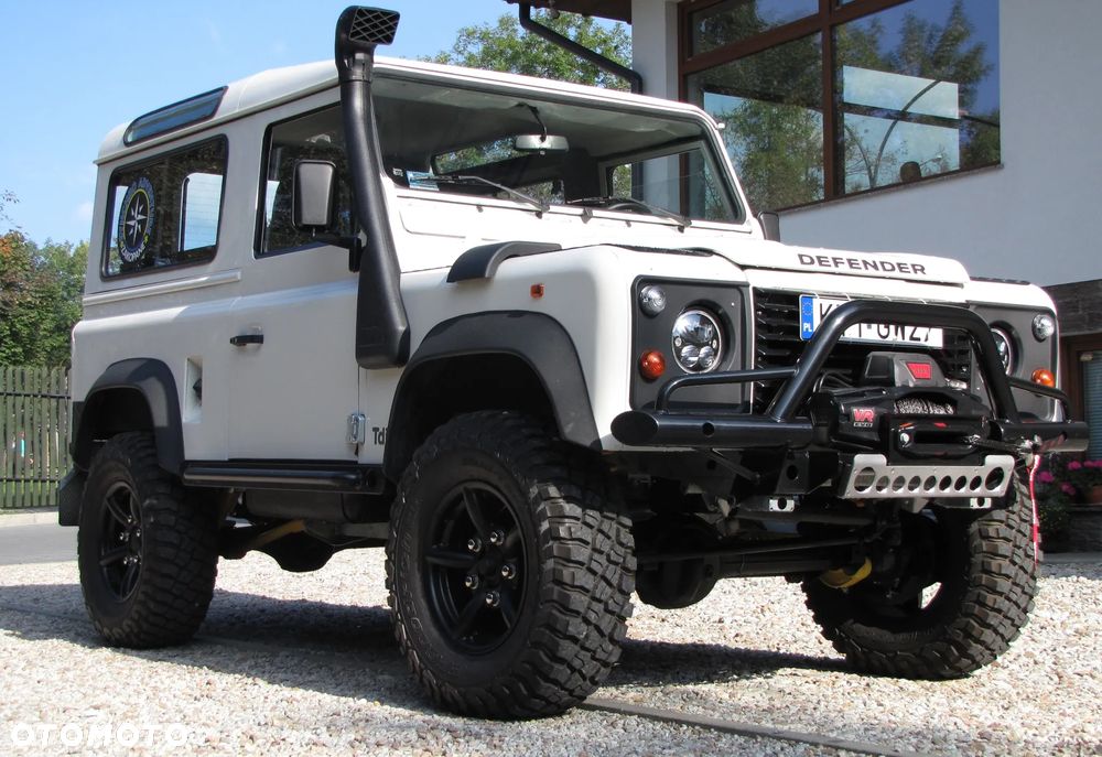 Land Rover Defender - 20
