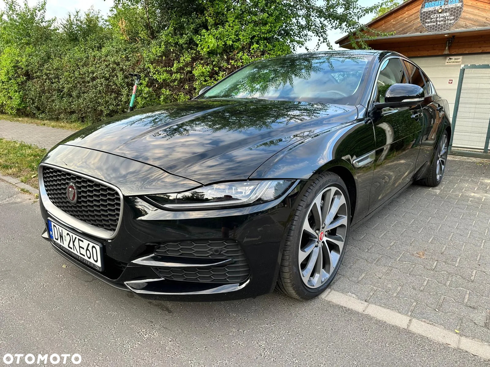 Jaguar XE 2.0 P250 R-Dynamic HSE - 2