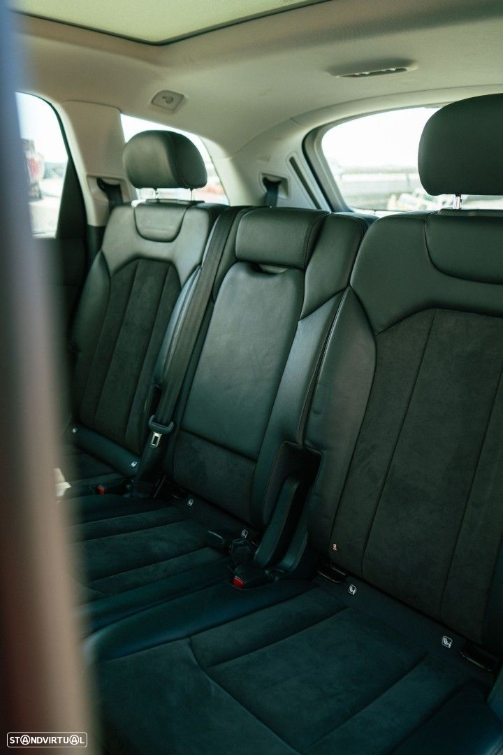 Audi Q7 3.0 TDI quattro tiptronic 7L - 12