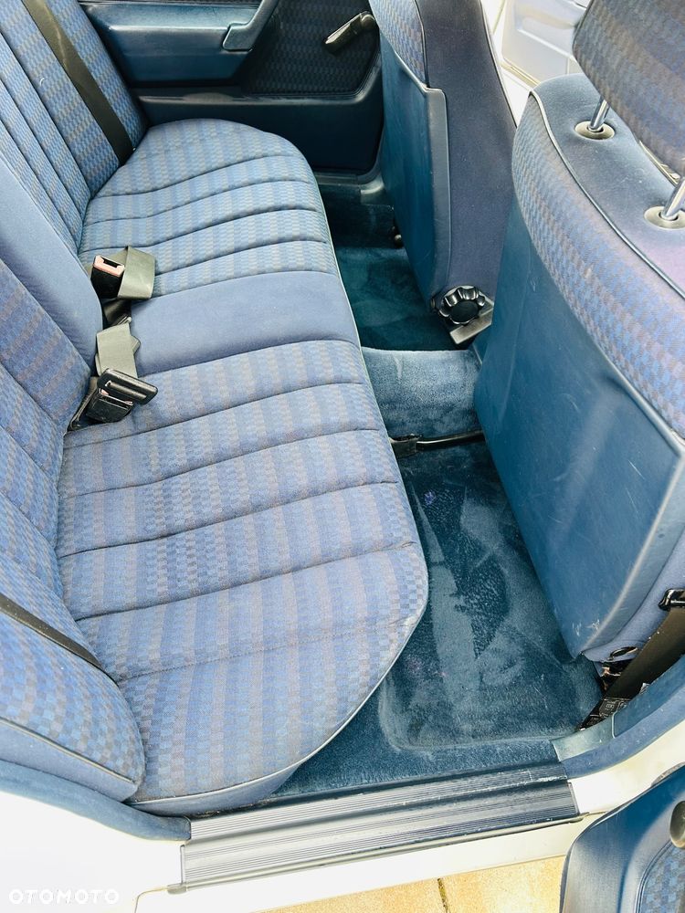 Mercedes-Benz W201 (190) - 9