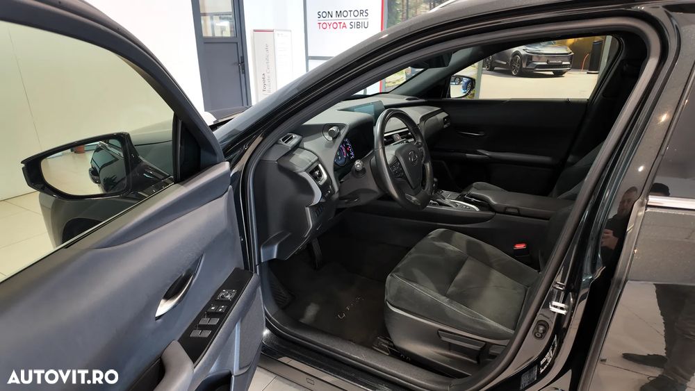 Lexus UX 250h - 11