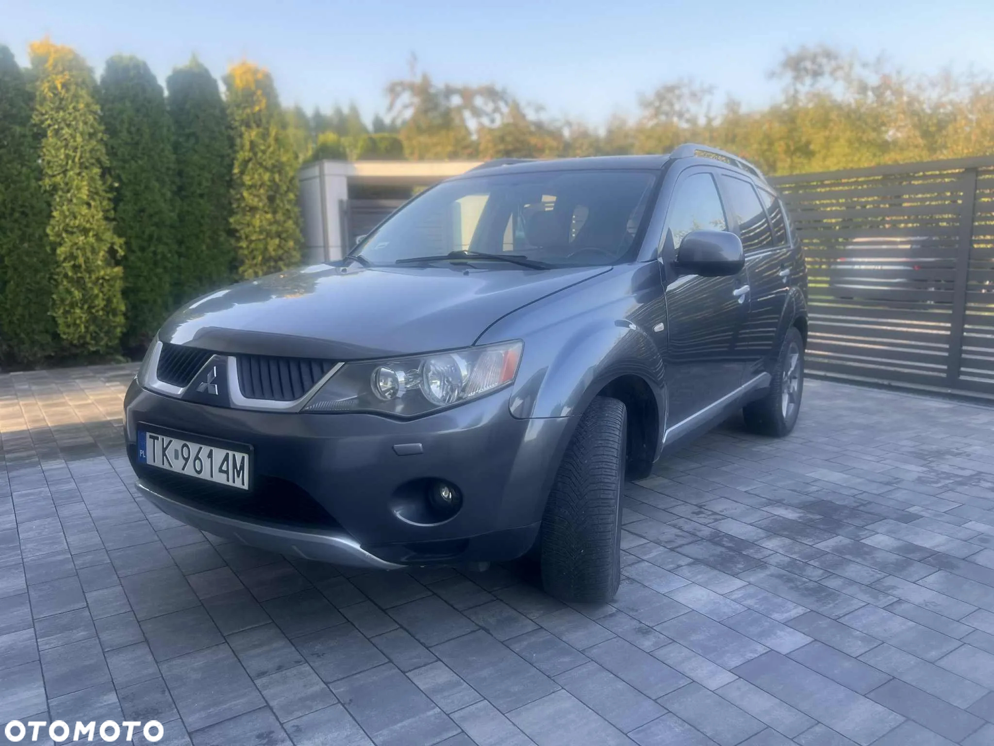 Mitsubishi Outlander - 2