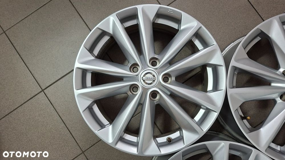 Felgi Aluminiowe 17 Nissan Qashqai J11 5x114.3 ET 40 - 11