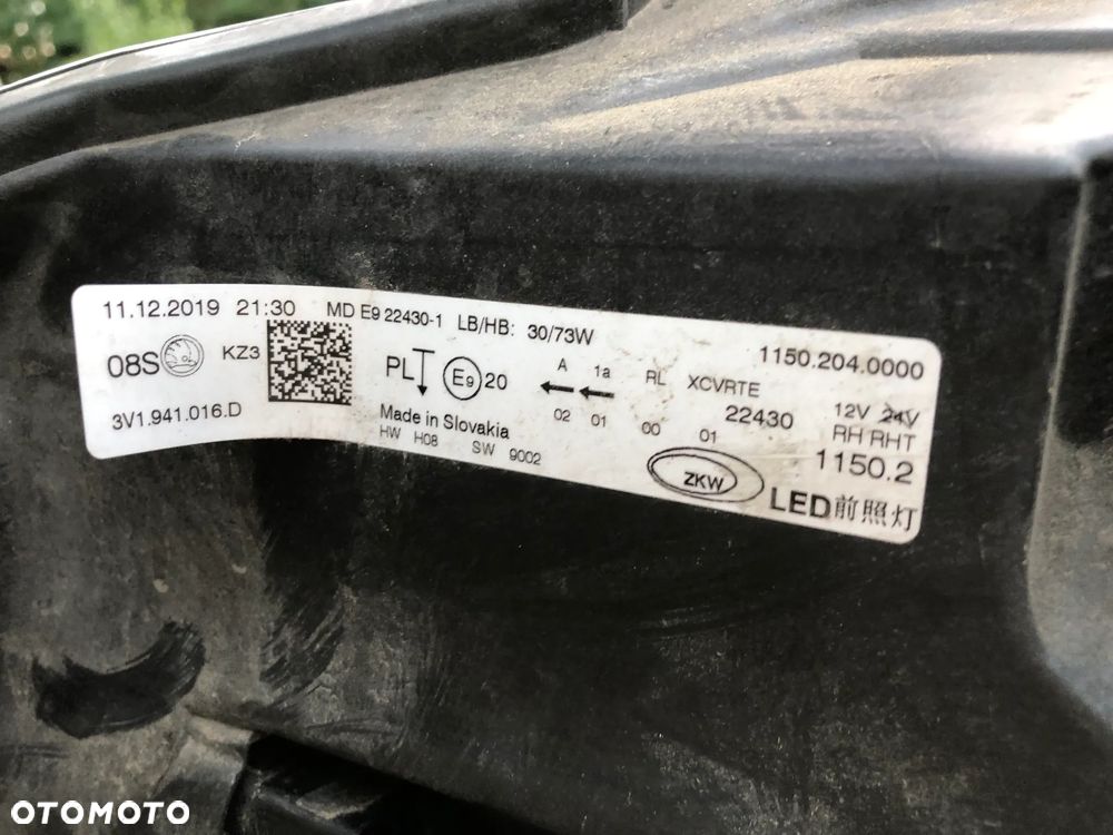 Prawa Skoda SuperB 3V1 III Lift CRYSTAL LIGHTING - 4