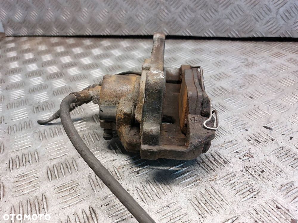 TARCZE HAMULCOWE PRZÓD + KLOCKI + ZACISKI VOLKSWAGEN PASSAT B6 - 8