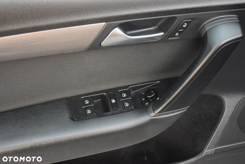 Volkswagen Passat - 29