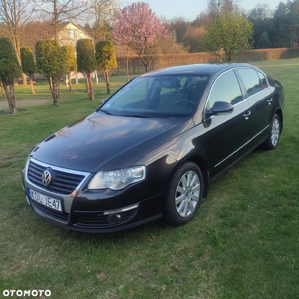 Volkswagen Passat - 1