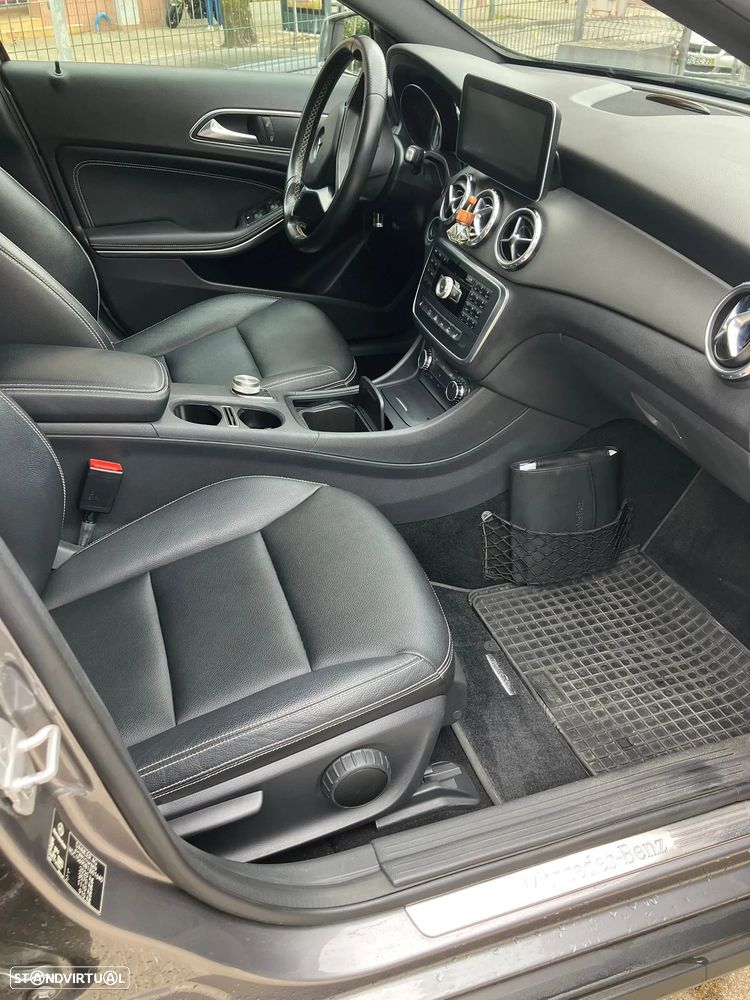 Mercedes-Benz GLA 200 - 21