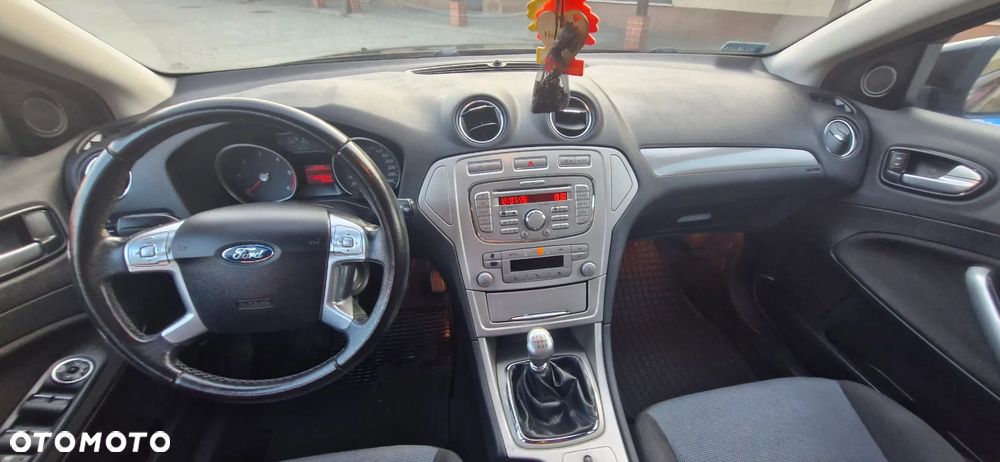 Ford Mondeo 2.0 TDCi Ambiente - 13