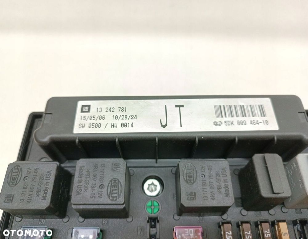 SKRZYNKA BEZPIECZNIKÓW OPEL ASTRA H 13242781 - 3