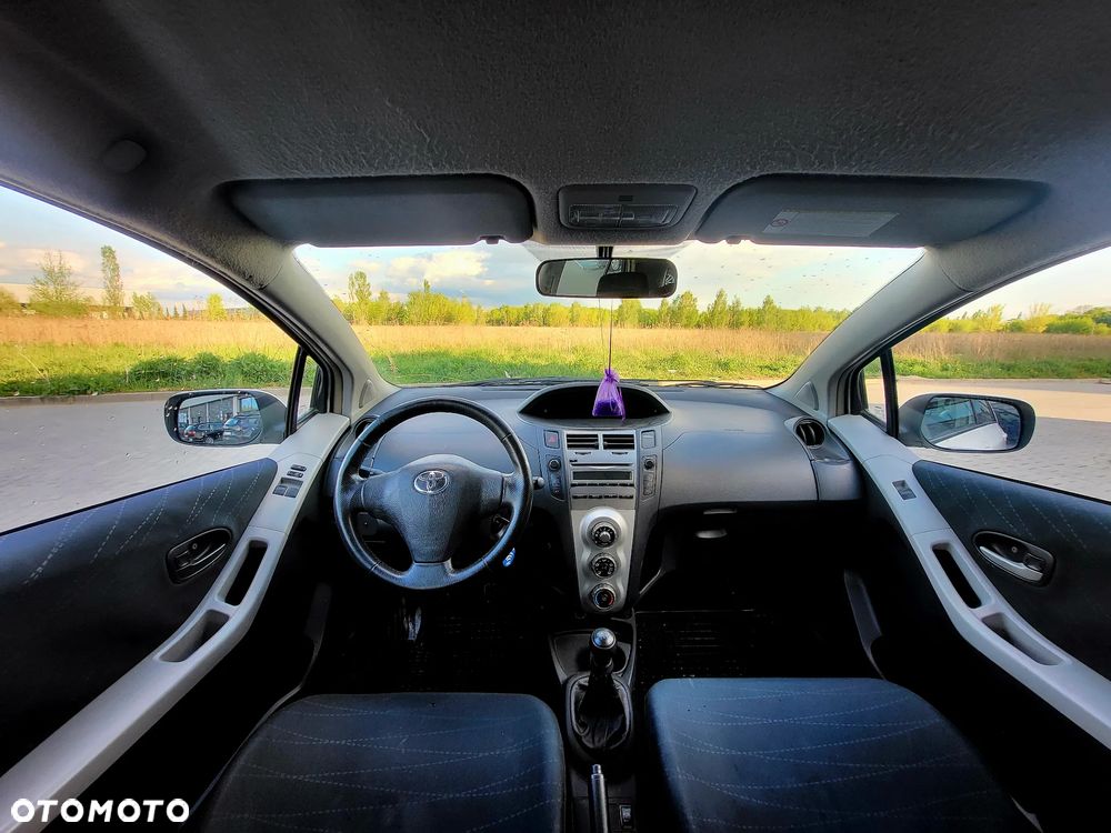 Toyota Yaris 1.0 Luna A/C - 11