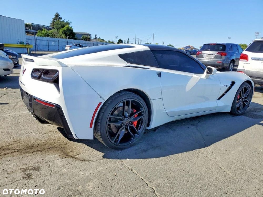 Chevrolet Corvette - 4