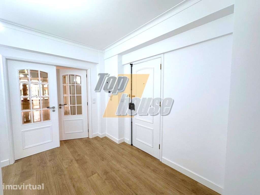 Apartamento T3 Estrada da Luz com parqueamento e arrecadação - Grande imagem: 5/26