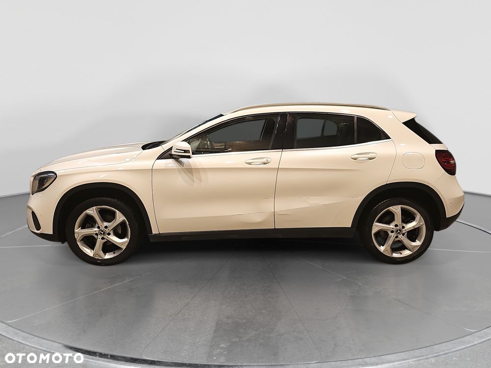 Mercedes-Benz GLA 200 7G-DCT Urban - 2