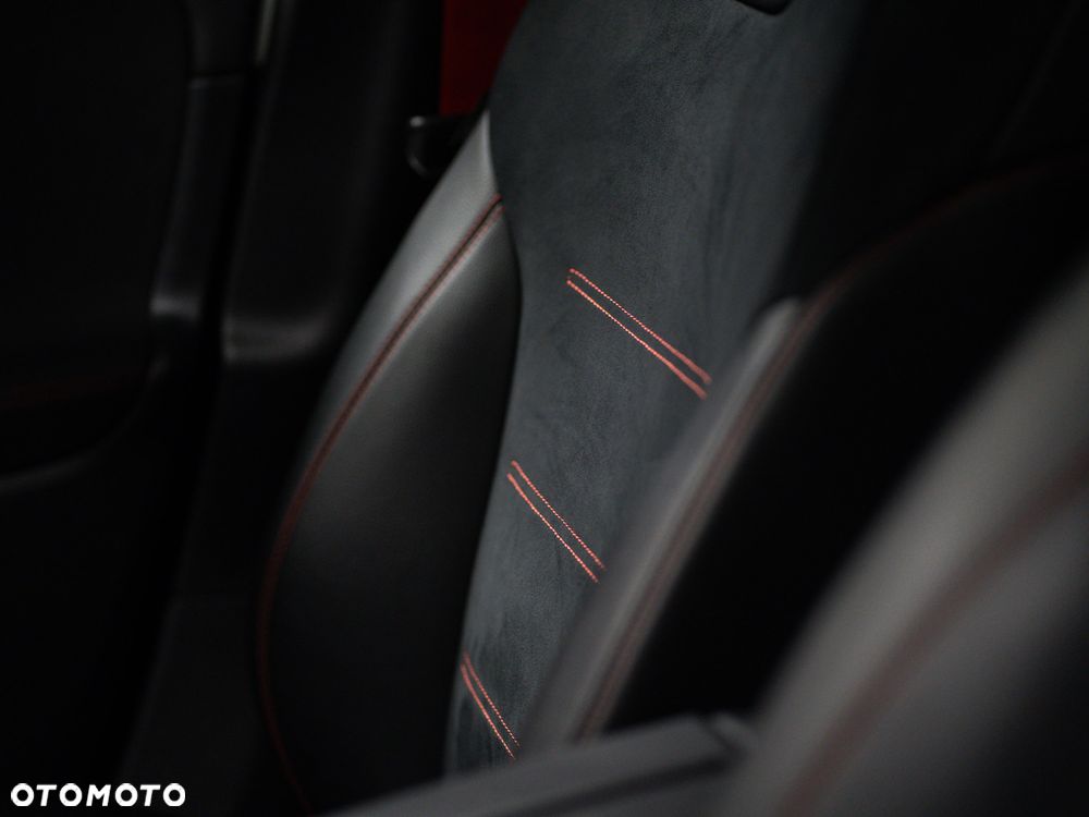 Mercedes-Benz GLB - 33