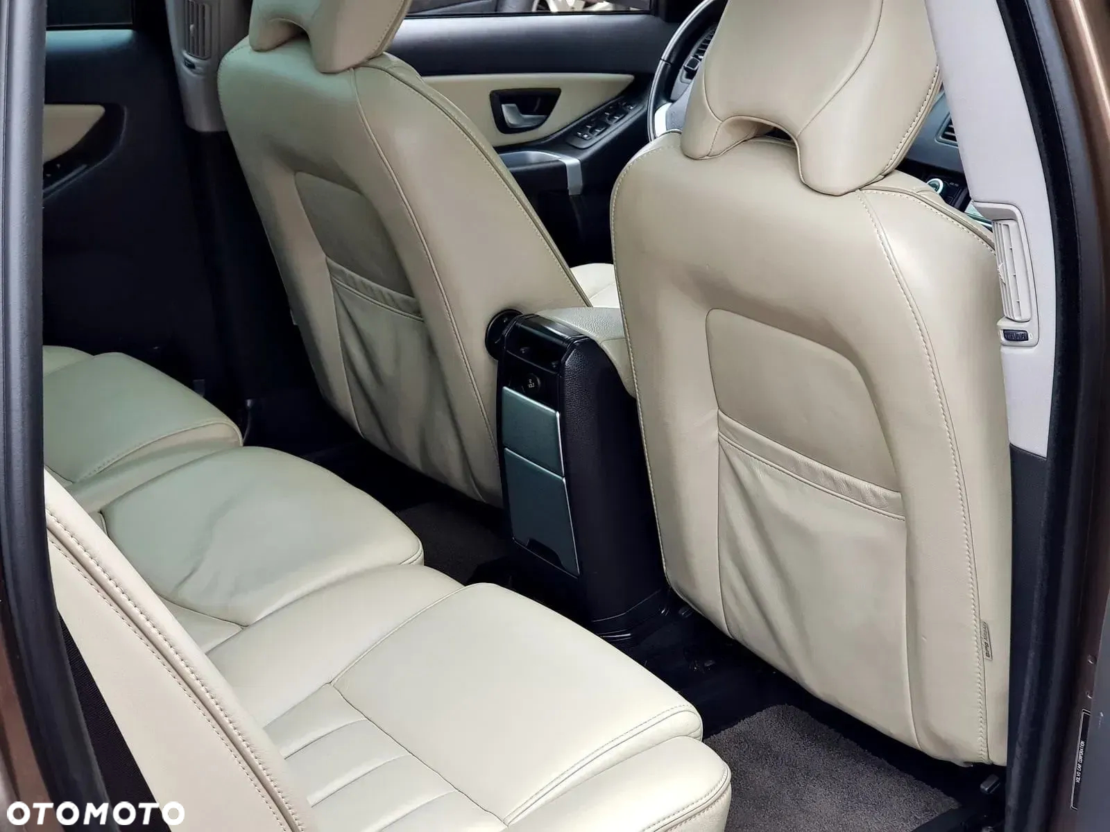 Volvo XC 90 D5 AWD R-Design - 4