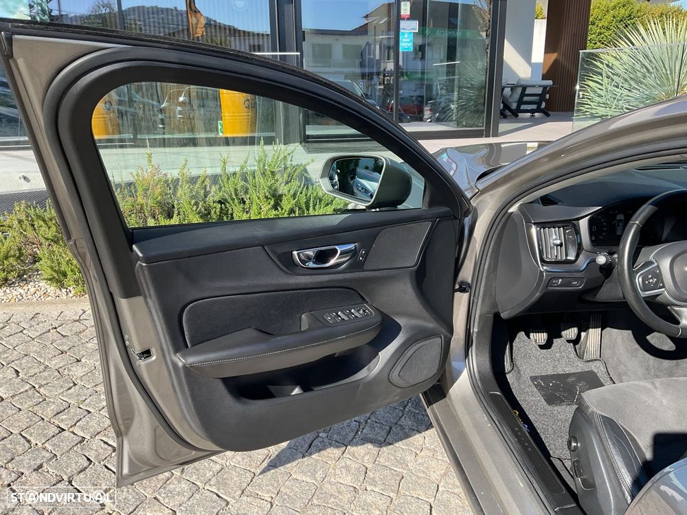 Volvo V60 2.0 D3 - 19