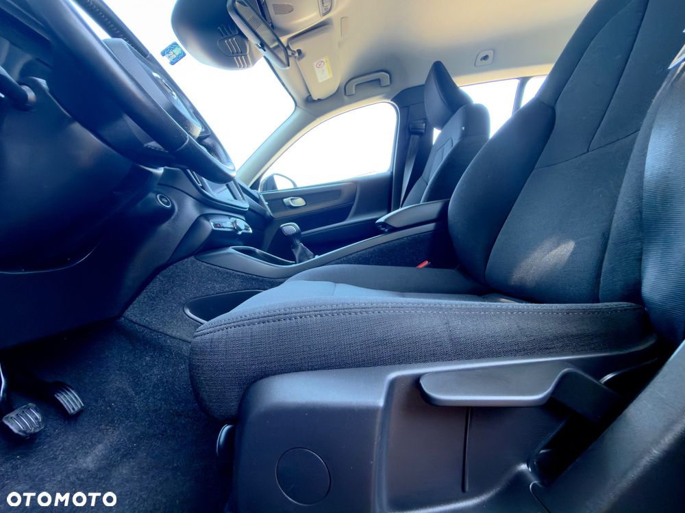 Volvo XC 40 T3 Momentum Pro - 19