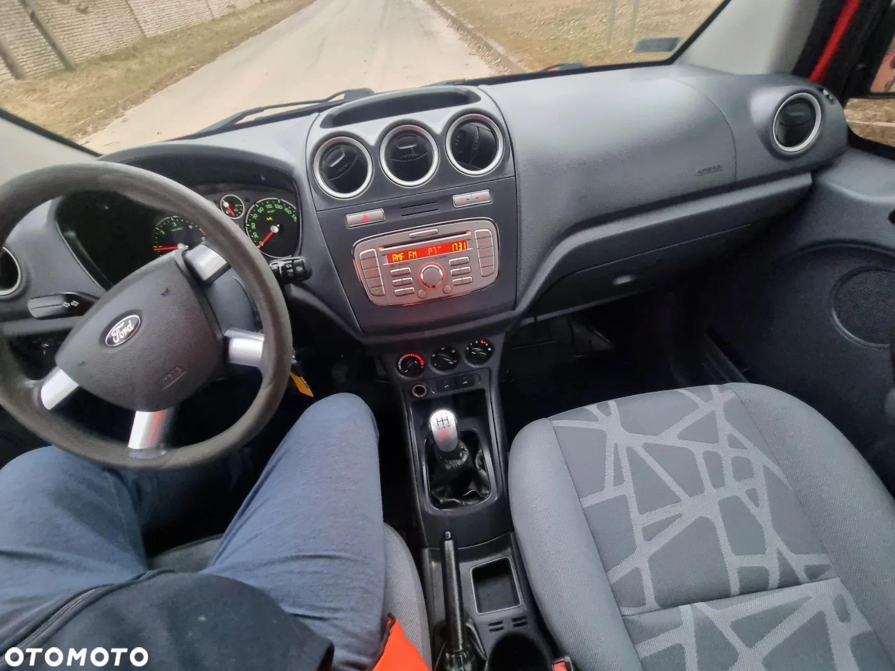 Ford Transit Connect - 38