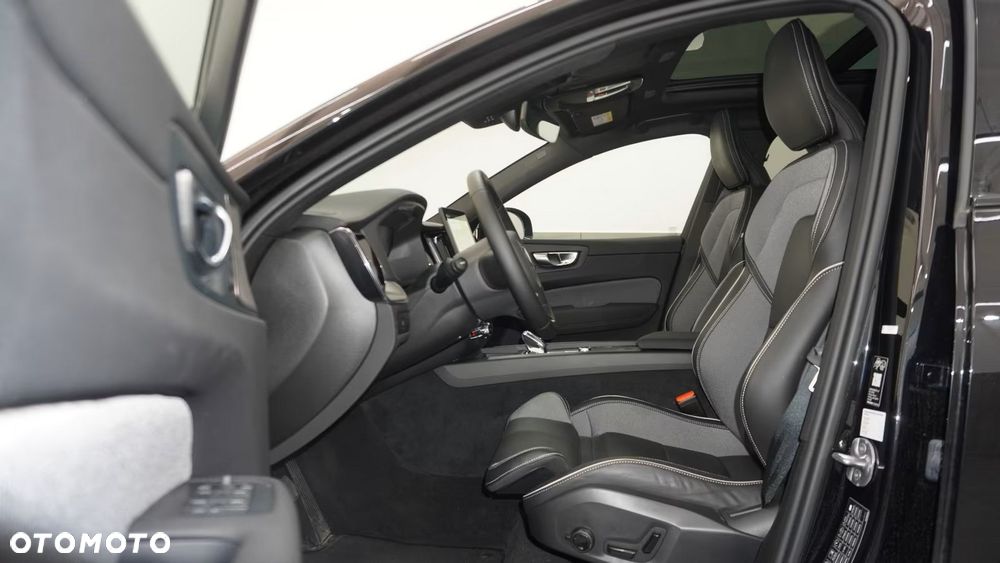 Volvo XC 60 B5 B AWD Ultra Black Edition - 13