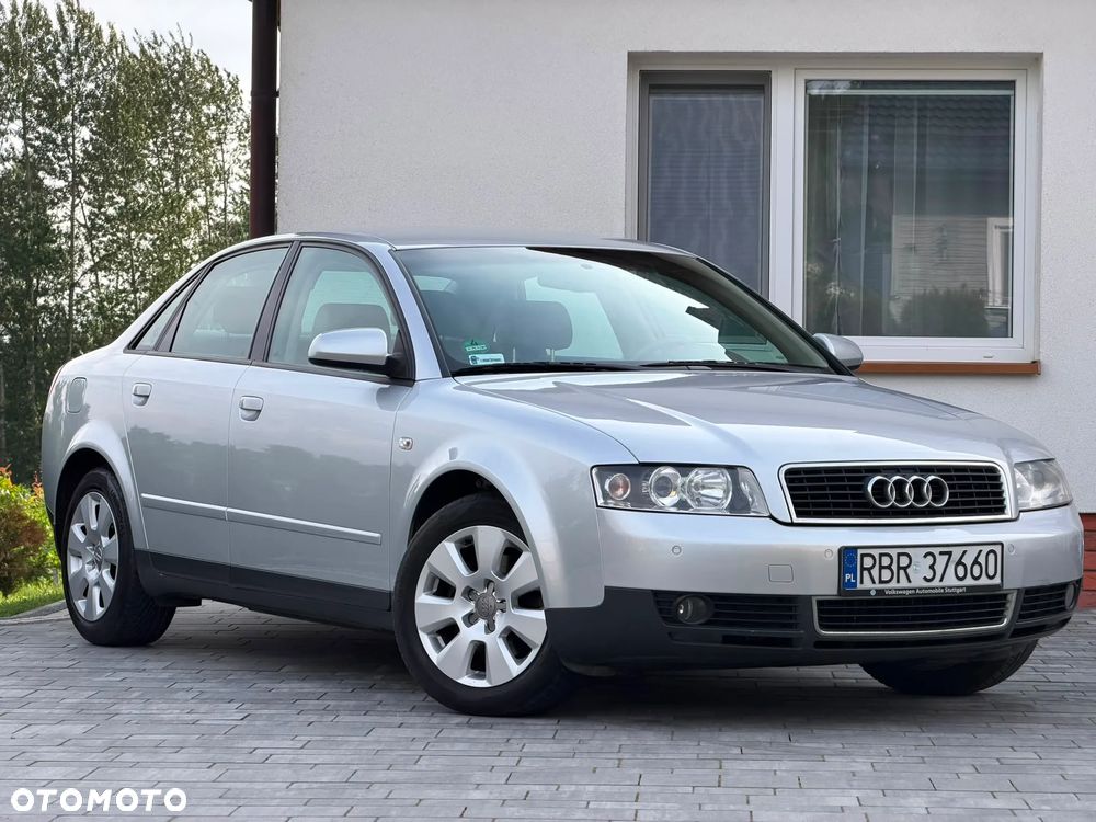 Audi A4 Limousine - 1