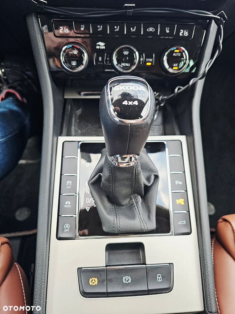 Skoda Superb 2.0 TDI SCR 4x4 L&K DSG - 12