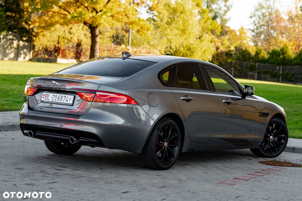 Jaguar XF 30d S - 15