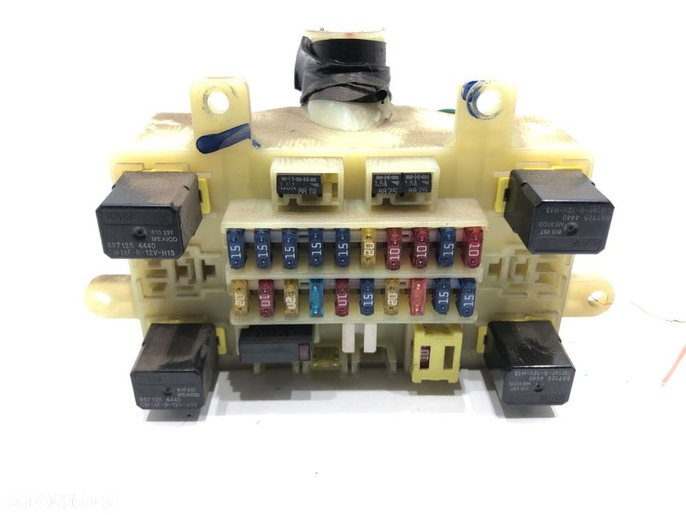 SKRZYNKA BEZPIECZNIKÓW  ISUZU RODEO samochód terenowy zamknięty 1997 - 2004 3.2 V6 151 kW [205 - 1