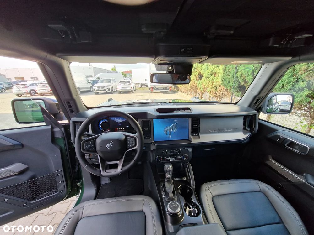 Ford Bronco - 11