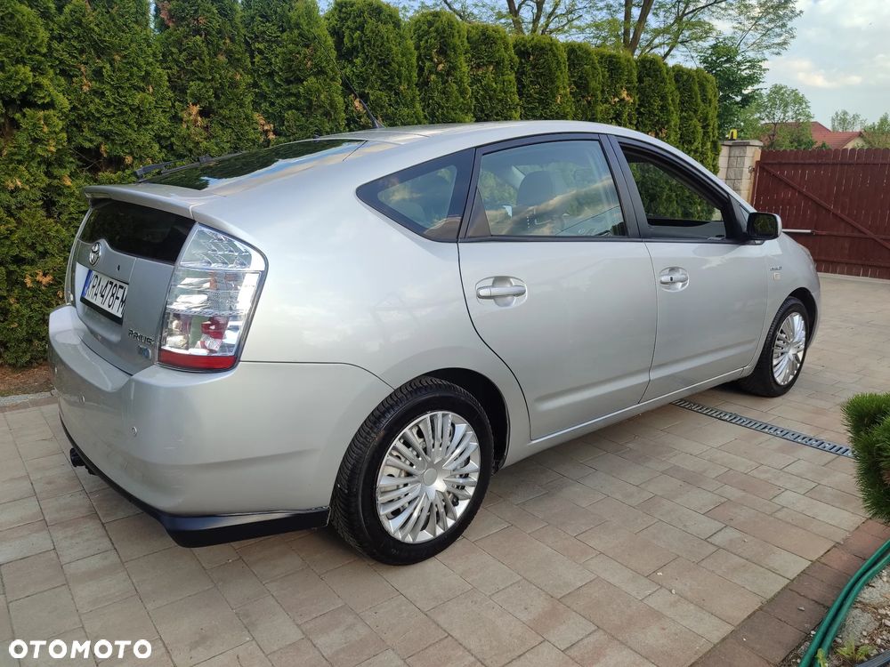 Toyota Prius - 25