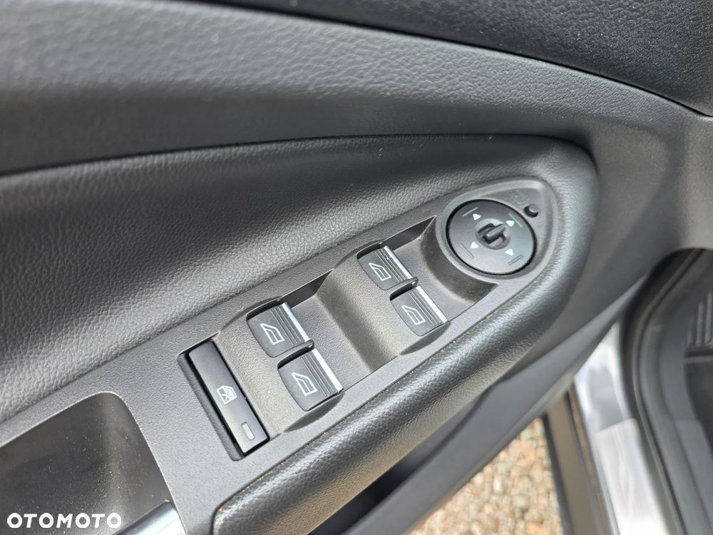 Ford Kuga 1.5 EcoBoost 2x4 Titanium - 16