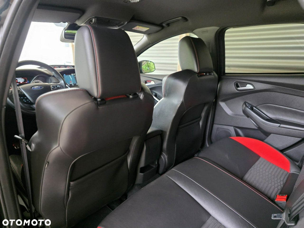 Ford Focus 2.0 EcoBoost ST - 13