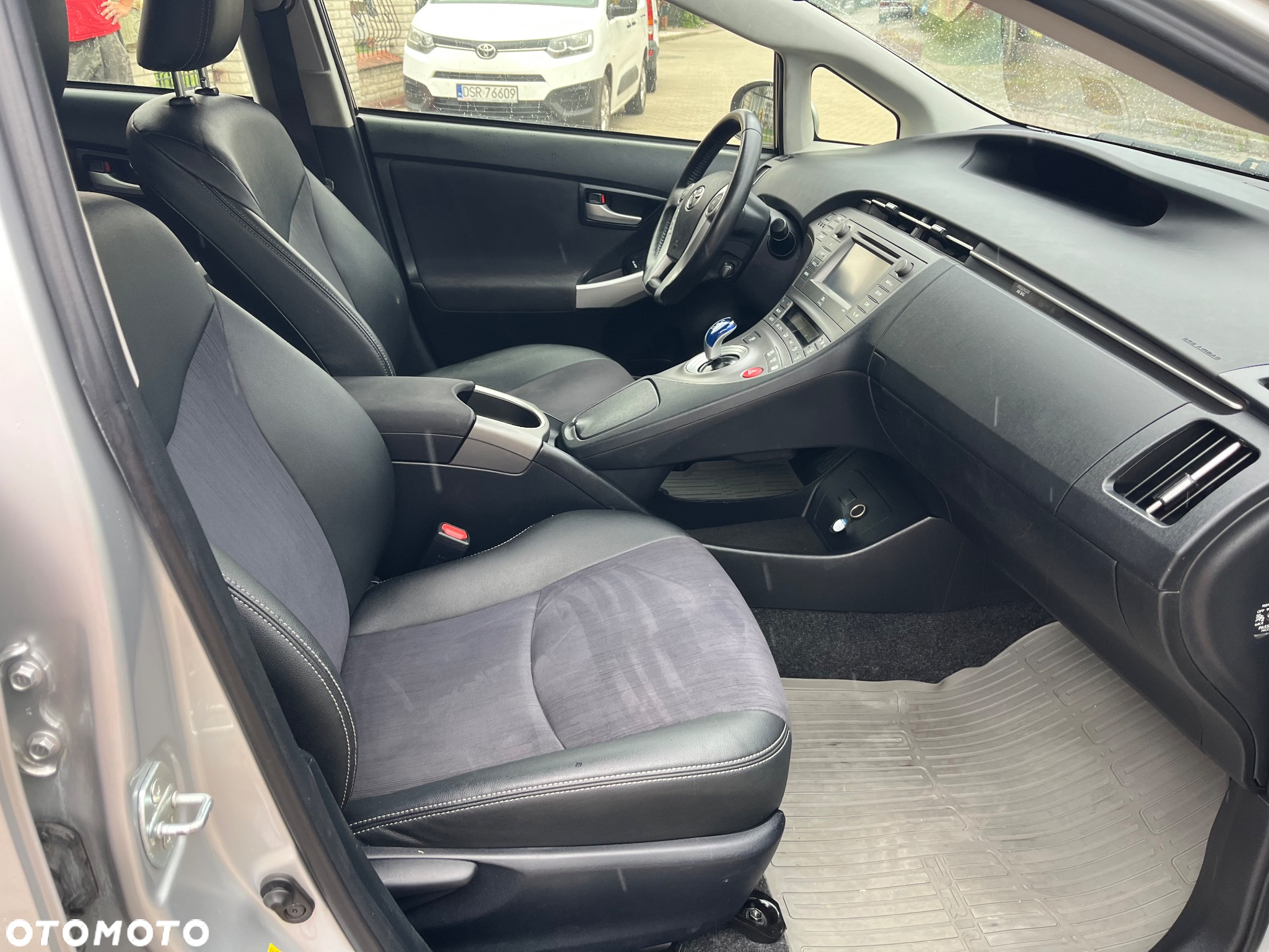 Toyota Prius (Hybrid) Comfort - 10