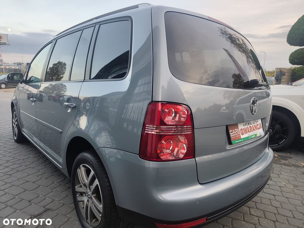 Volkswagen Touran 2010 photo 2