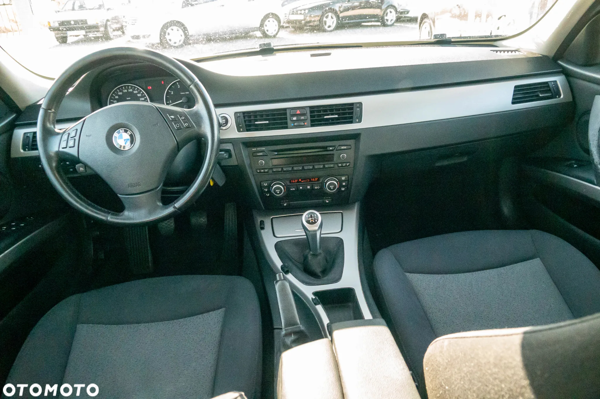 BMW Seria 3 318i - 22